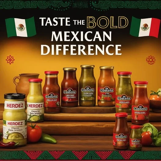 Exhibición de salsas y productos mexicanos de marcas como La Costeña y Herdez sobre mesa de madera, con banderas de México y el texto “Taste the Bold Mexican Difference” en la parte superior.